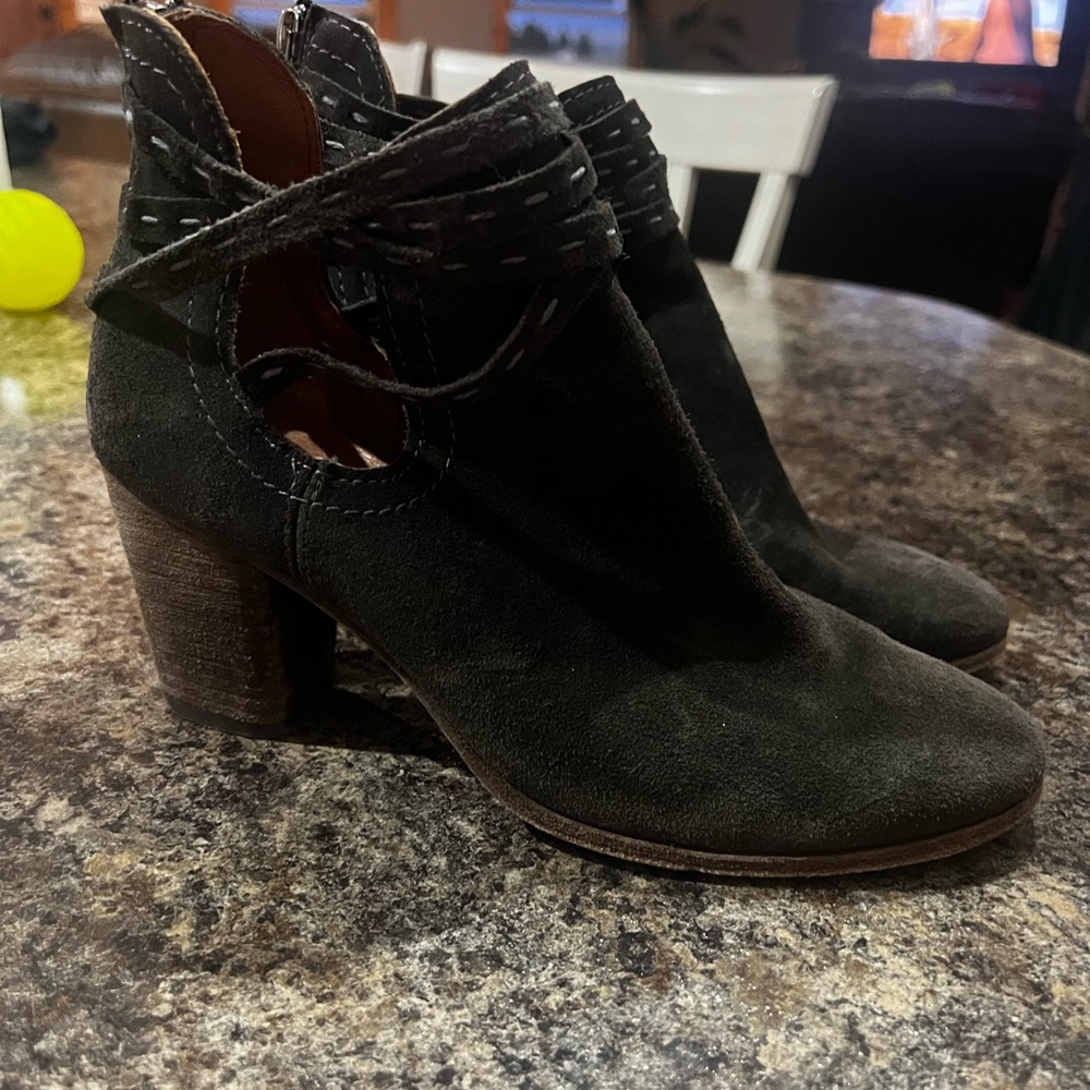Elegant Grey Frye Suede Ankle Boots